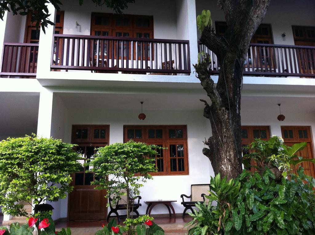 Little Paradise Tourist Guest House And Holiday Home 아누라다푸라 외부 사진